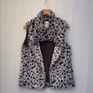Dylan Los Angeles Women’s Vest, size small. Leopard print faux fur